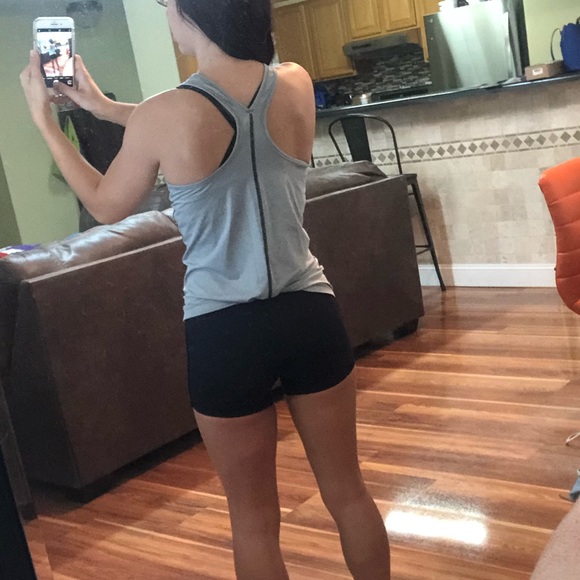 Under Armour Workout Tank - Picture 5 of 5